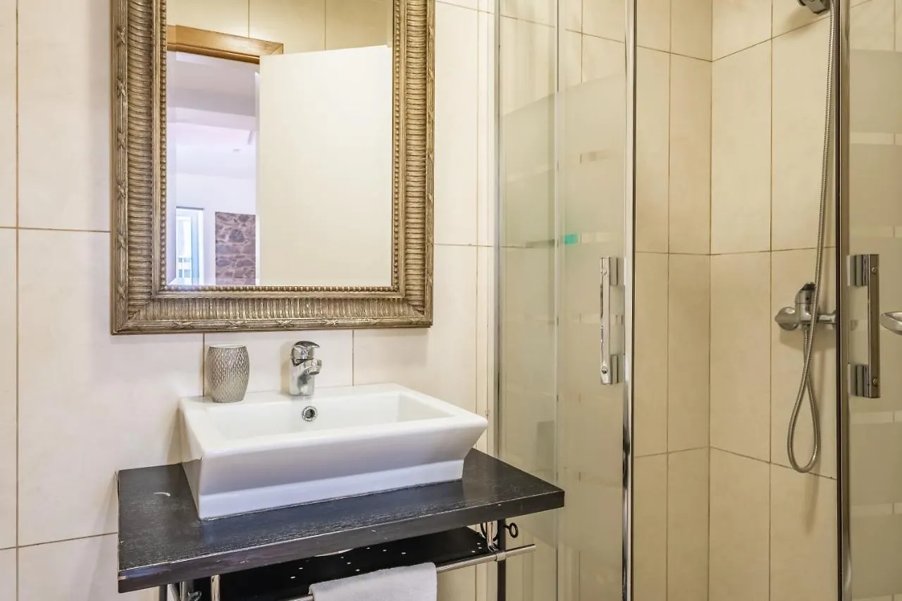 Cayres Suites Carmo Funchal  0*, Funchal (Madeira)
