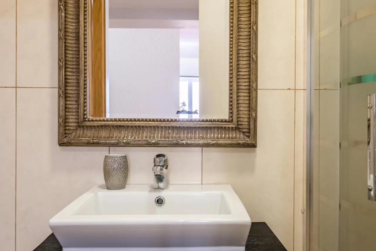 Cayres Suites Carmo Funchal  Funchal (Madeira)